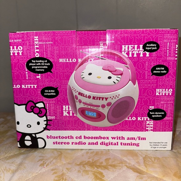 NEW Hello Kitty Bluetooth CD Boombox with AM/FM Stereo Radio and Digital Tuning - Picture 5 of 6